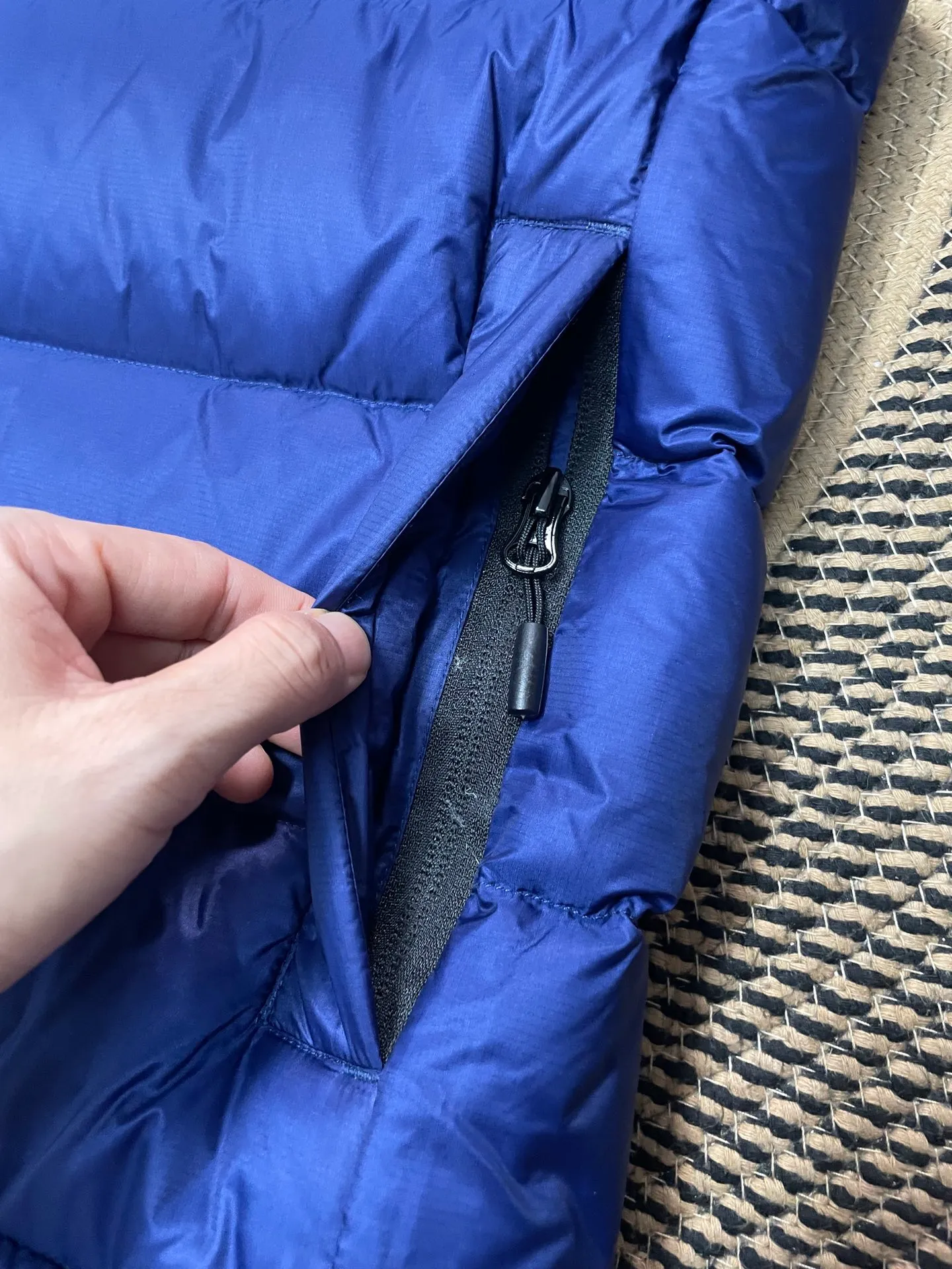 P560 Canadian brand CanadaGoose men's and women's CROFTON lightweight down vest 2229M DWR water-repellent treatment WindWall windproof fabric 700 fleece filling original mold opening details one to one production The upper body effect is stunning Exclusively available on the Xiaohongshu purchasing platform The highest version on the market Size: XS S M L XL XXL
